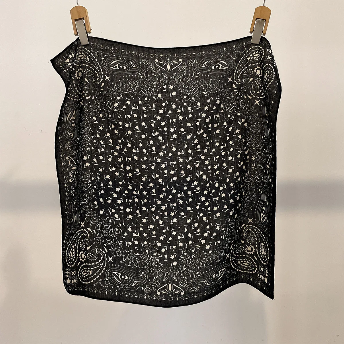 Luxury Silk Square Scarf Hijab Wraps Shawl Bandana Headband Ribbon Foulards Femme Headscarf Handkerchief Female Hair Bands
Luxury Silk Square Scarf Hijab Wraps Shawl Bandana Headband Ribbon Foulards Femme Headscarf Handkerchief Female Hair Bands