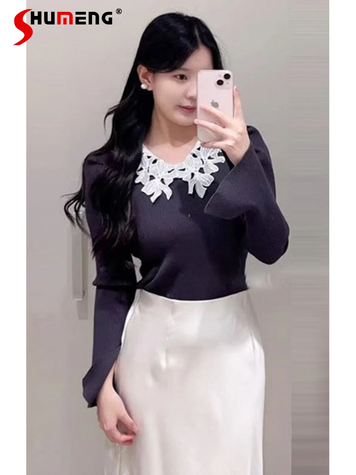 Japanese Style Elegant Sweet Embroidered Lace V-Neck Flare Long Sleeve Versatile Slim Knitted Pullover Sweater for Women Autumn
Japanese Style Elegant Sweet Embroidered Lace V-Neck Flare Long Sleeve Versatile Slim Knitted Pullover Sweater for Women Autumn