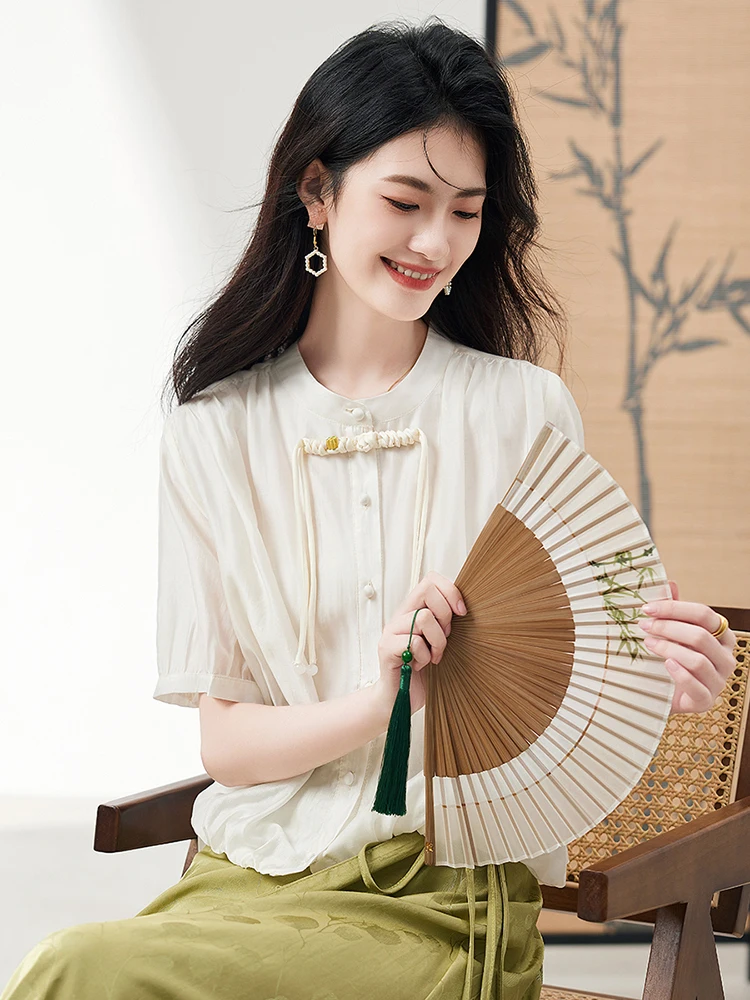 Женская летняя футболка Xin Fei Yu в китайском стиле, новая, ретро, с коротким рукавом, на пуговицах, с воротником-стойкой, высокое качество, дышащая, приятная к телу.
Женская летняя футболка Xin Fei Yu в китайском стиле, новая, ретро, с коротким рукавом, на пуговицах, с воротником-стойкой, высокое качество, дышащая, приятная к телу.