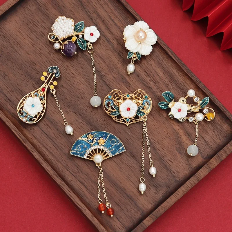 Vintage Chinese Ethnic Pearl Shell Brooches for Women Enamel Flower Butterfly Shaped Luxury Jewelry Pin Creative Festival Gift
Vintage Chinese Ethnic Pearl Shell Brooches for Women Enamel Flower Butterfly Shaped Luxury Jewelry Pin Creative Festival Gift