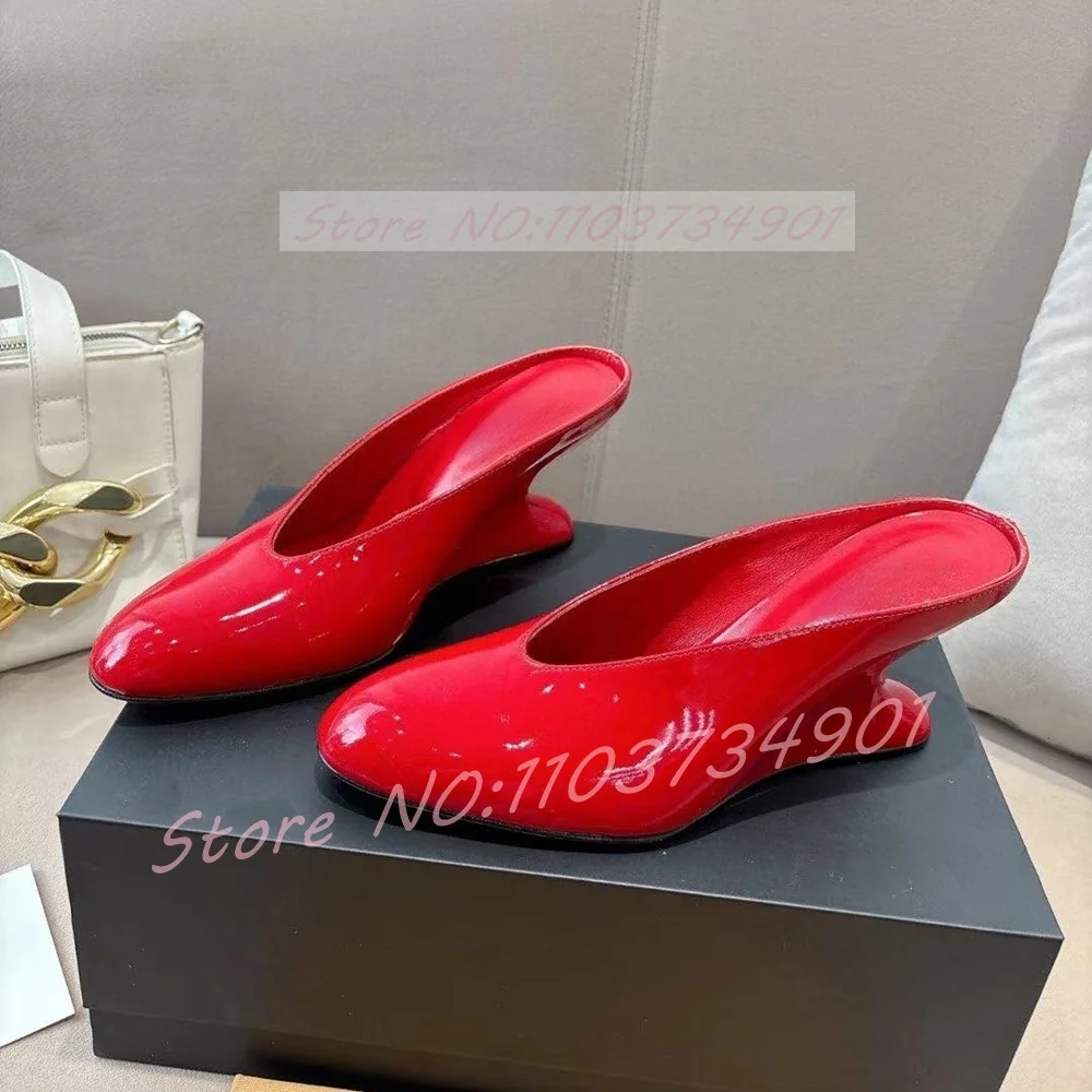 Красные тапочки на танкетке, женские повседневные туфли без шнуровки из лакированной кожи с круглым носком, необычный стиль, женские пикантные тапочки для вечеринок на открытом воздухе
Красные тапочки на танкетке, женские повседневные туфли без шнуровки из лакированной кожи с круглым носком, необычный стиль, женские пикантные тапочки для вечеринок на открытом воздухе