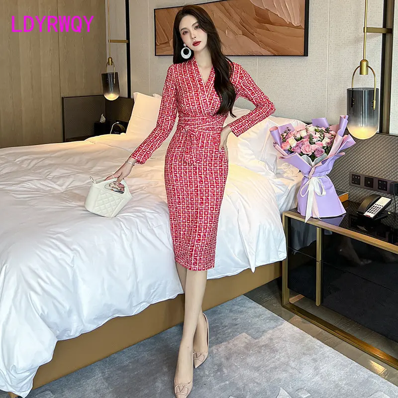 New women's Autumn/Winter 2022 French waist lace-up slimming retro printed long-sleeved slim dress
New women's Autumn/Winter 2022 French waist lace-up slimming retro printed long-sleeved slim dress