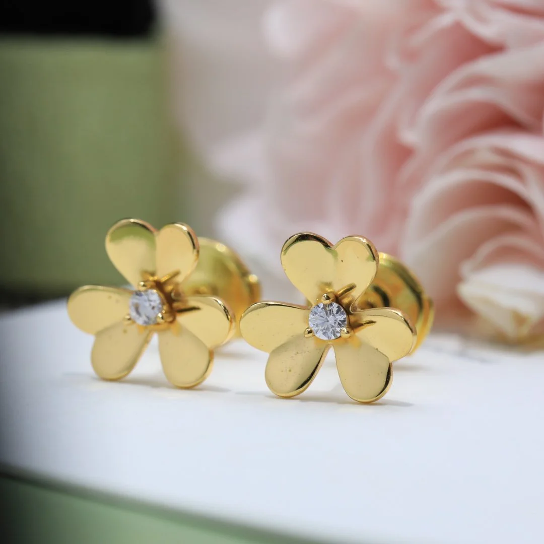 NEW Fashion Trefoil Earrings With Diamond Earrings Jewelry Original Design High-End Gorgeous Luxury Eardrop Fashionable Gifts
NEW Fashion Trefoil Earrings With Diamond Earrings Jewelry Original Design High-End Gorgeous Luxury Eardrop Fashionable Gifts