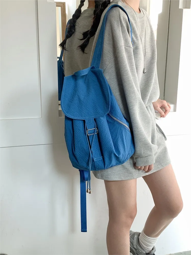 Fashion Plaid Backpack Women 2025 New Korean Large Capacity Nylon Flip Cover Travel College Student Bags Simple Casual Handbags
Fashion Plaid Backpack Women 2025 New Korean Large Capacity Nylon Flip Cover Travel College Student Bags Simple Casual Handbags