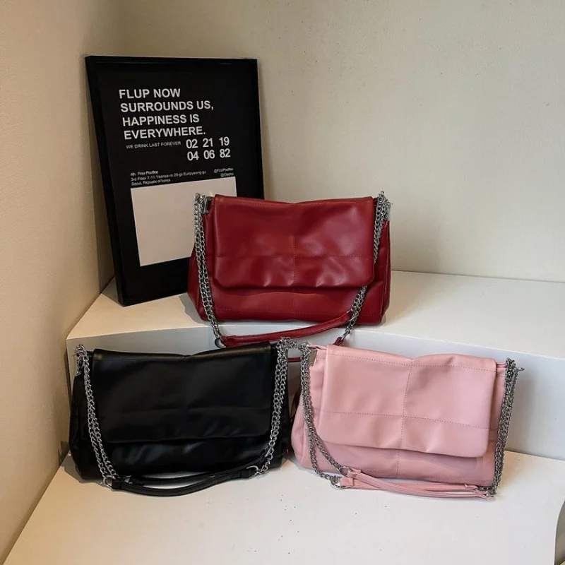 Vintage-Inspired Leather Crossbody Bag - Luxury Designer Shoulder Handbag For Women Timeless Office Tote 
Vintage-Inspired Leather Crossbody Bag - Luxury Designer Shoulder Handbag For Women Timeless Office Tote