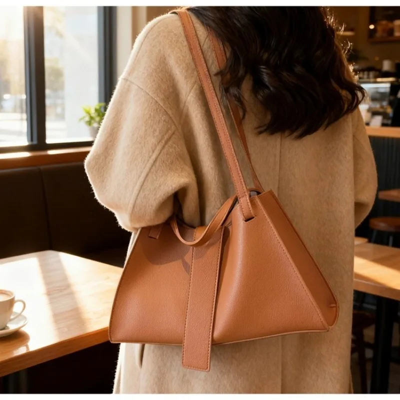 Women's Textured PU Leather Tote Shoulder Bag, Large Capacity, Casual Style for Office Work, Daily Errands & Weekend Trips
Women's Textured PU Leather Tote Shoulder Bag, Large Capacity, Casual Style for Office Work, Daily Errands & Weekend Trips