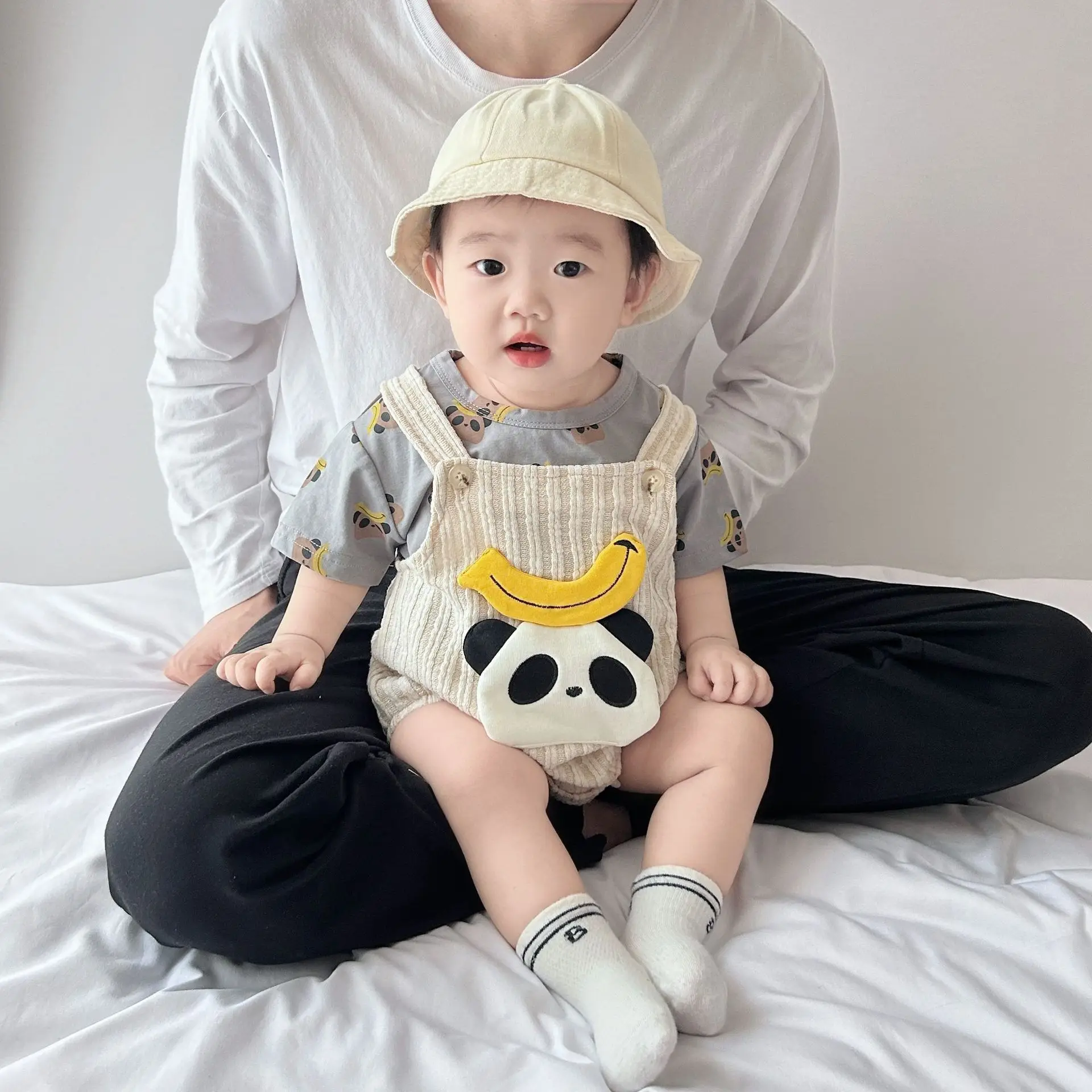 Детская одежда 2024, летний комплект в Корейском стиле, футболка с короткими рукавами и милой пандой, тонкий Детский милый Повседневный простой милый комбинезон
Детская одежда 2024, летний комплект в Корейском стиле, футболка с короткими рукавами и милой пандой, тонкий Детский милый Повседневный простой милый комбинезон