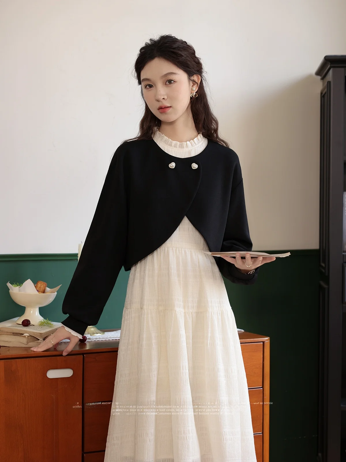 Ele Long Sve Dr And Top Set Women's Faion Korean Sle Two-Piece Outfit by Lu Xiang Nan New 2025 Spring Collection
Ele Long Sve Dr And Top Set Women's Faion Korean Sle Two-Piece Outfit by Lu Xiang Nan New 2025 Spring Collection