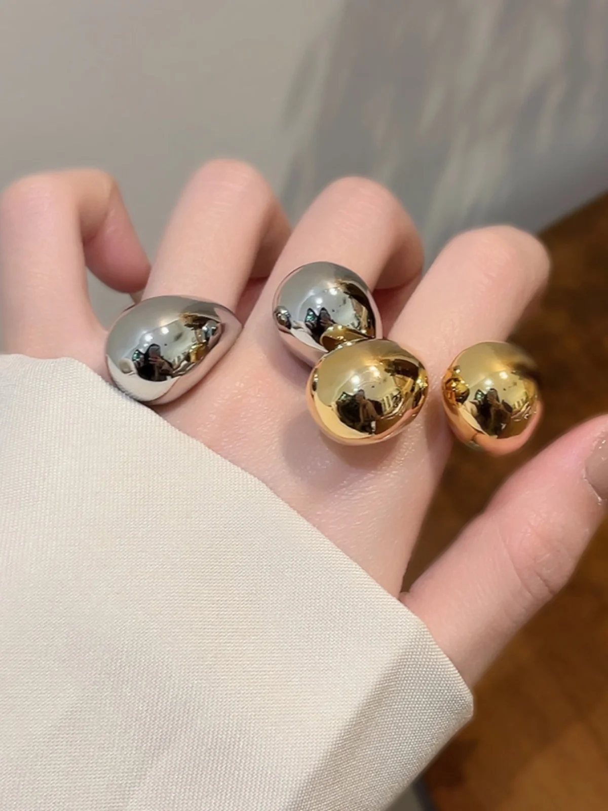 Кольца для пар Extrava Mirror Center: золотые и серебряные, с дизайном в виде капли воды, открытое кольцо на палец, роскошное ощущение, уникальный дизайн
Кольца для пар Extrava Mirror Center: золотые и серебряные, с дизайном в виде капли воды, открытое кольцо на палец, роскошное ощущение, уникальный дизайн