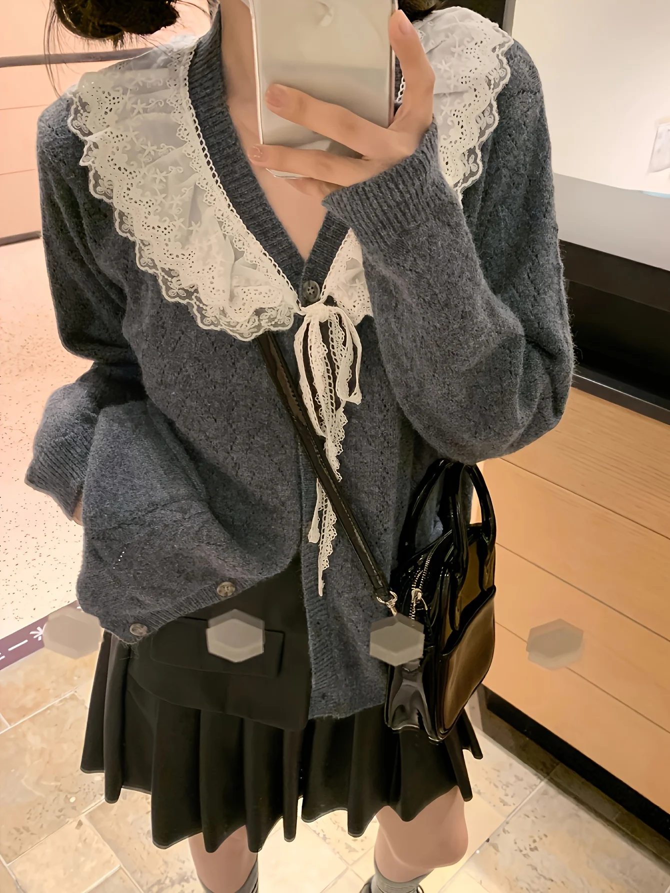 Japanese Lazy Style Preppy Doll Collar Lace Sweater Autumn Design Cardigan Sweet V-Neck Japanese Top
Japanese Lazy Style Preppy Doll Collar Lace Sweater Autumn Design Cardigan Sweet V-Neck Japanese Top