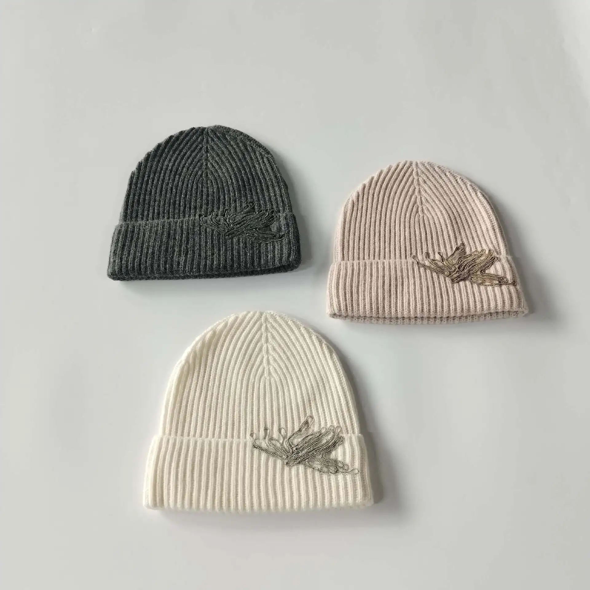 Осенне-зимняя мужская и женская кашемировая шапка 100, теплая цепочка с бусинами и цветком, шляпа Джокера, вязаная шапка
Осенне-зимняя мужская и женская кашемировая шапка 100, теплая цепочка с бусинами и цветком, шляпа Джокера, вязаная шапка