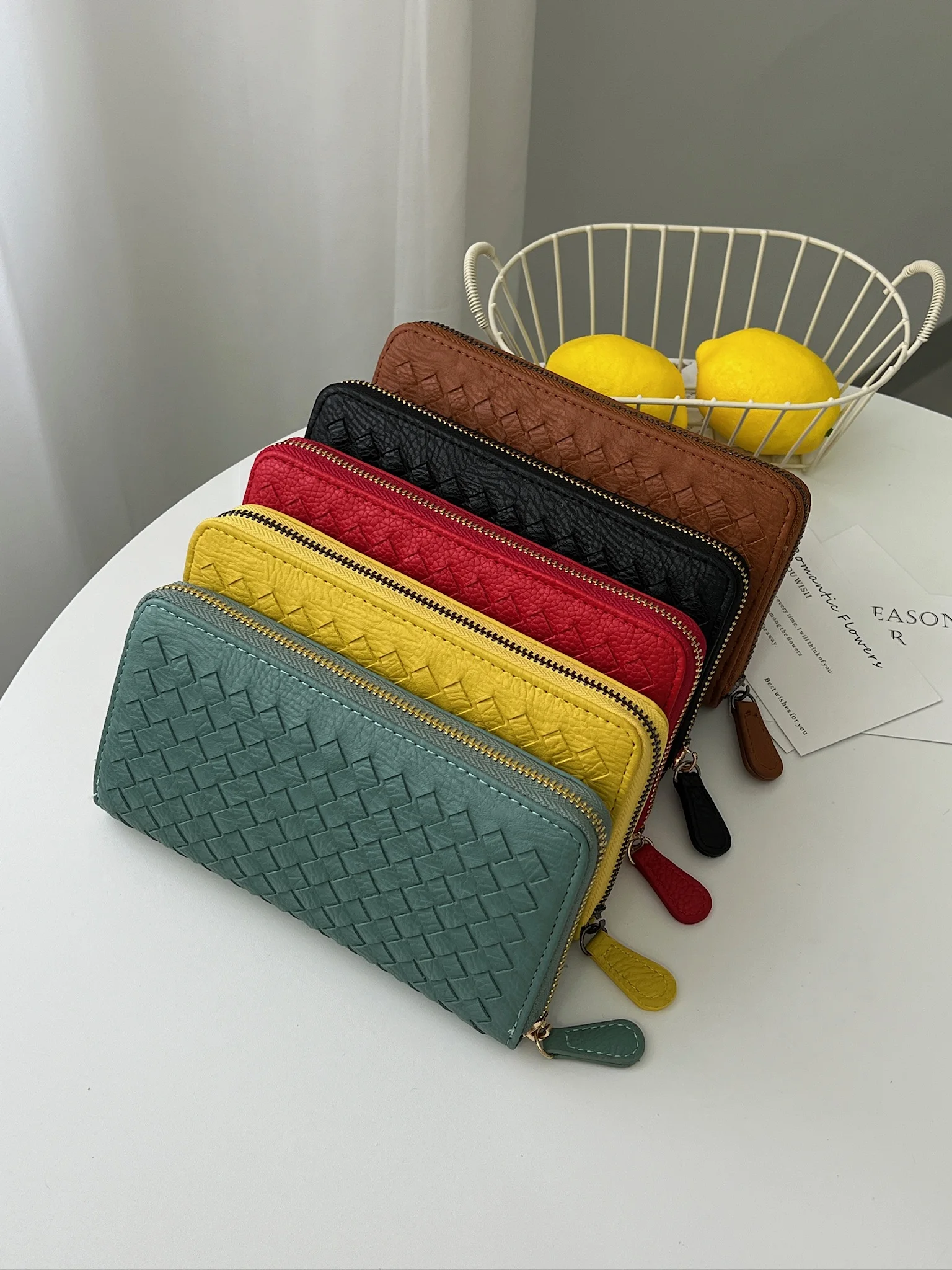 2025 New design Men's and Women's universal wallet Soft fabric and Zipper open multifunctional wallet
2025 New design Men's and Women's universal wallet Soft fabric and Zipper open multifunctional wallet