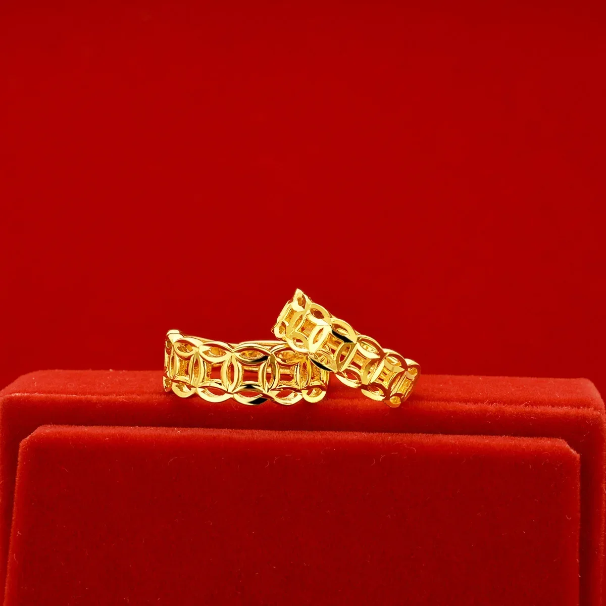 AU999 gold ring men and womens retro 24K pure personality fortune fashion couple jewelry
AU999 gold ring men and womens retro 24K pure personality fortune fashion couple jewelry