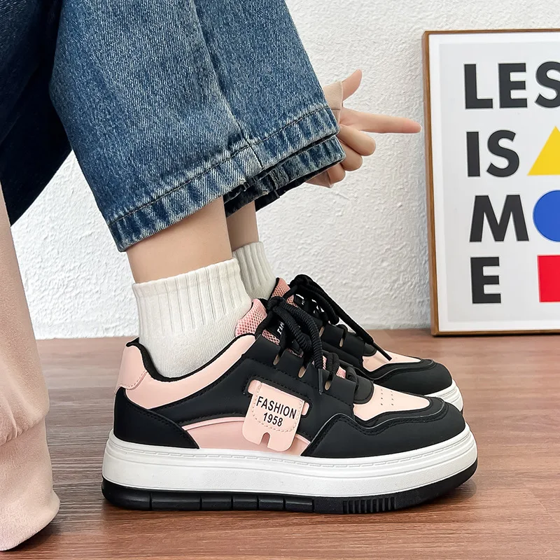 Модные повседневные спортивные туфли для женщин, трендовые туфли на толстой подошве, весенне-осенние низкие кеды с цветными блоками и узором
Модные повседневные спортивные туфли для женщин, трендовые туфли на толстой подошве, весенне-осенние низкие кеды с цветными блоками и узором