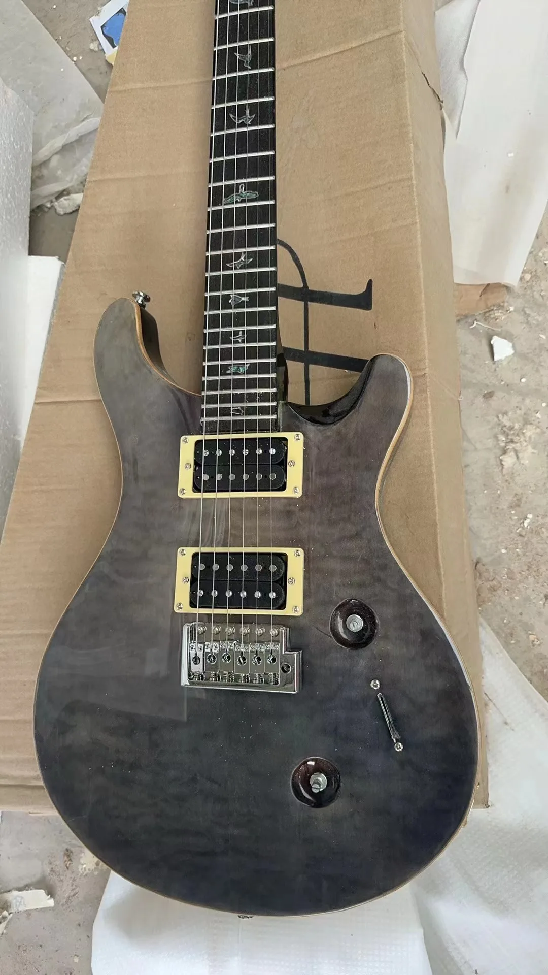 Electric guitar, peach blossom wood body, peach blossom heart wood fingerboard, in stock, custom electric guitar
Electric guitar, peach blossom wood body, peach blossom heart wood fingerboard, in stock, custom electric guitar