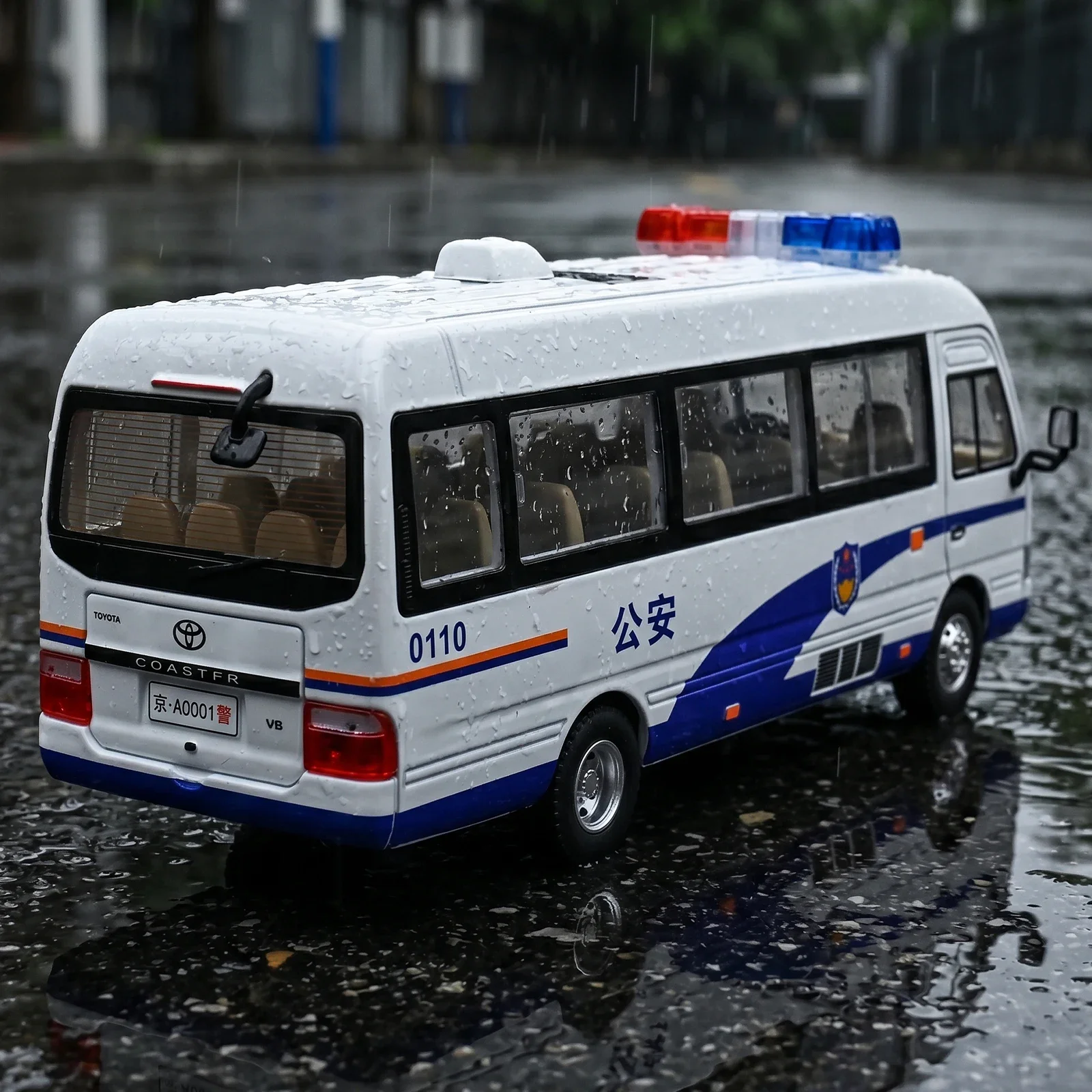 1:24 Coaster Police Bus Car Model Alloy Die Casting Simulation Sound and Light Toys Gift Collection Decoration
1:24 Coaster Police Bus Car Model Alloy Die Casting Simulation Sound and Light Toys Gift Collection Decoration