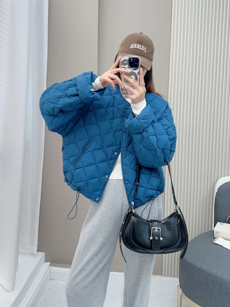 O-neck Diamond Baseball Collar Short Lightweight Down Jacket Winter Loose Korean Style Buttons Ladies Female Down Coats T143
O-neck Diamond Baseball Collar Short Lightweight Down Jacket Winter Loose Korean Style Buttons Ladies Female Down Coats T143