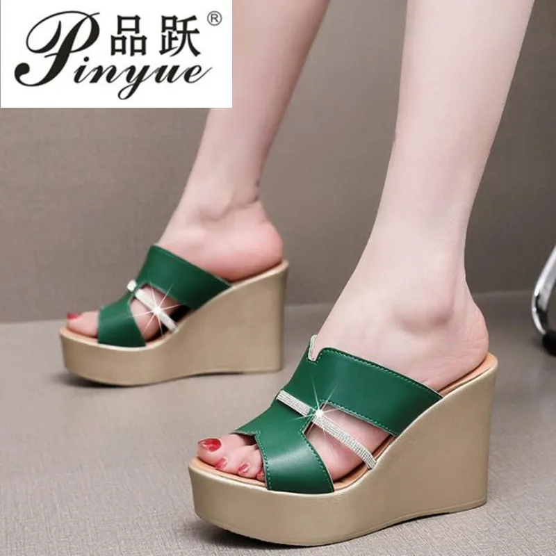 Fashion Summer Slippers Platform Wedges Shoes Women's High Heels Slides Leather for Beach Office Mom sandal Size 33-43
Fashion Summer Slippers Platform Wedges Shoes Women's High Heels Slides Leather for Beach Office Mom sandal Size 33-43