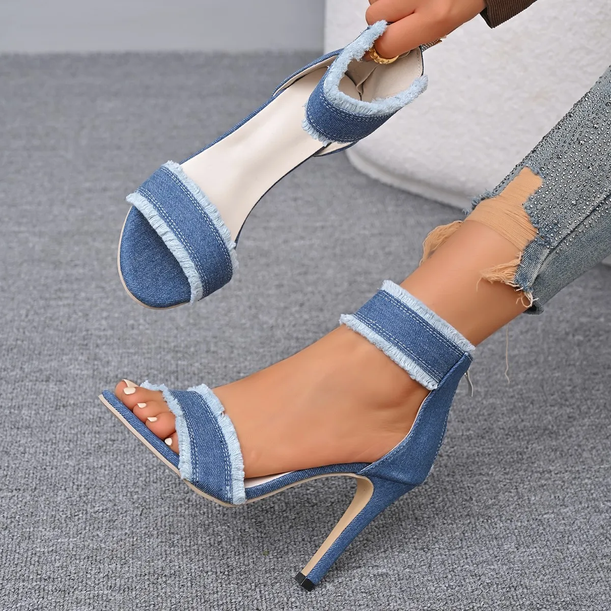 Blue Denim Summer Woman Sandals Ankle Straps High Heels Shoes for Women Gladiator Fashion Party Sandals Women Zapatos De Mujer
Blue Denim Summer Woman Sandals Ankle Straps High Heels Shoes for Women Gladiator Fashion Party Sandals Women Zapatos De Mujer