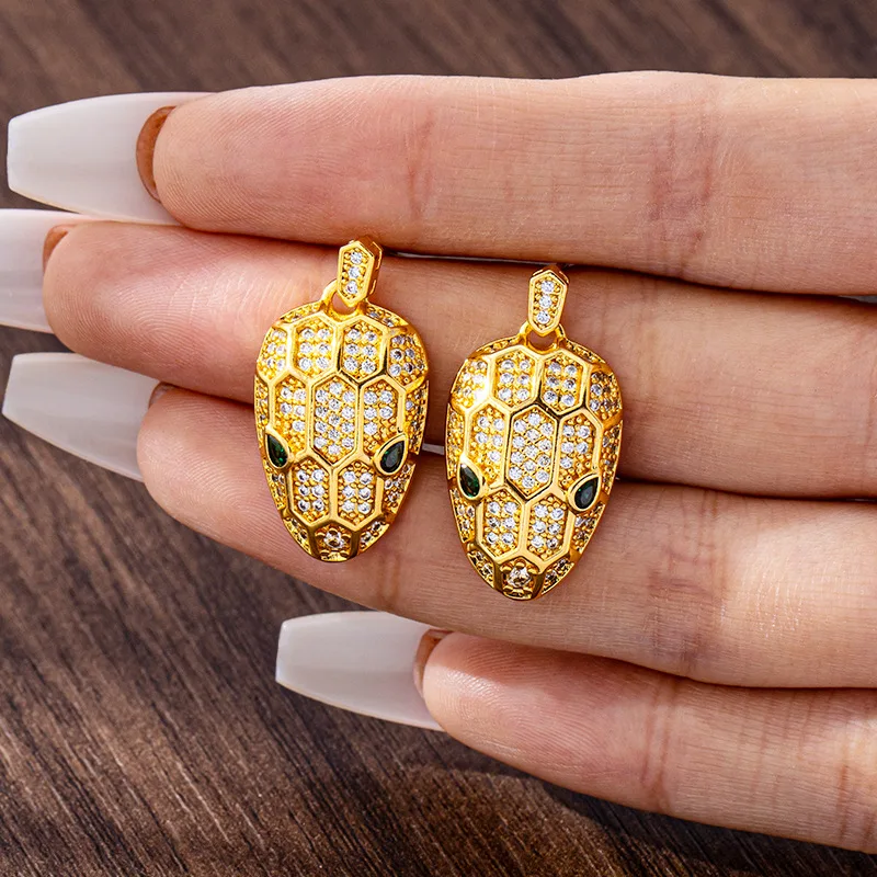 Diamond-Embedded Snake Head Earrings & Pendant Women's 24K Gold AU999 - Small and delicate set, perfectly fitting neck and ears
Diamond-Embedded Snake Head Earrings & Pendant Women's 24K Gold AU999 - Small and delicate set, perfectly fitting neck and ears