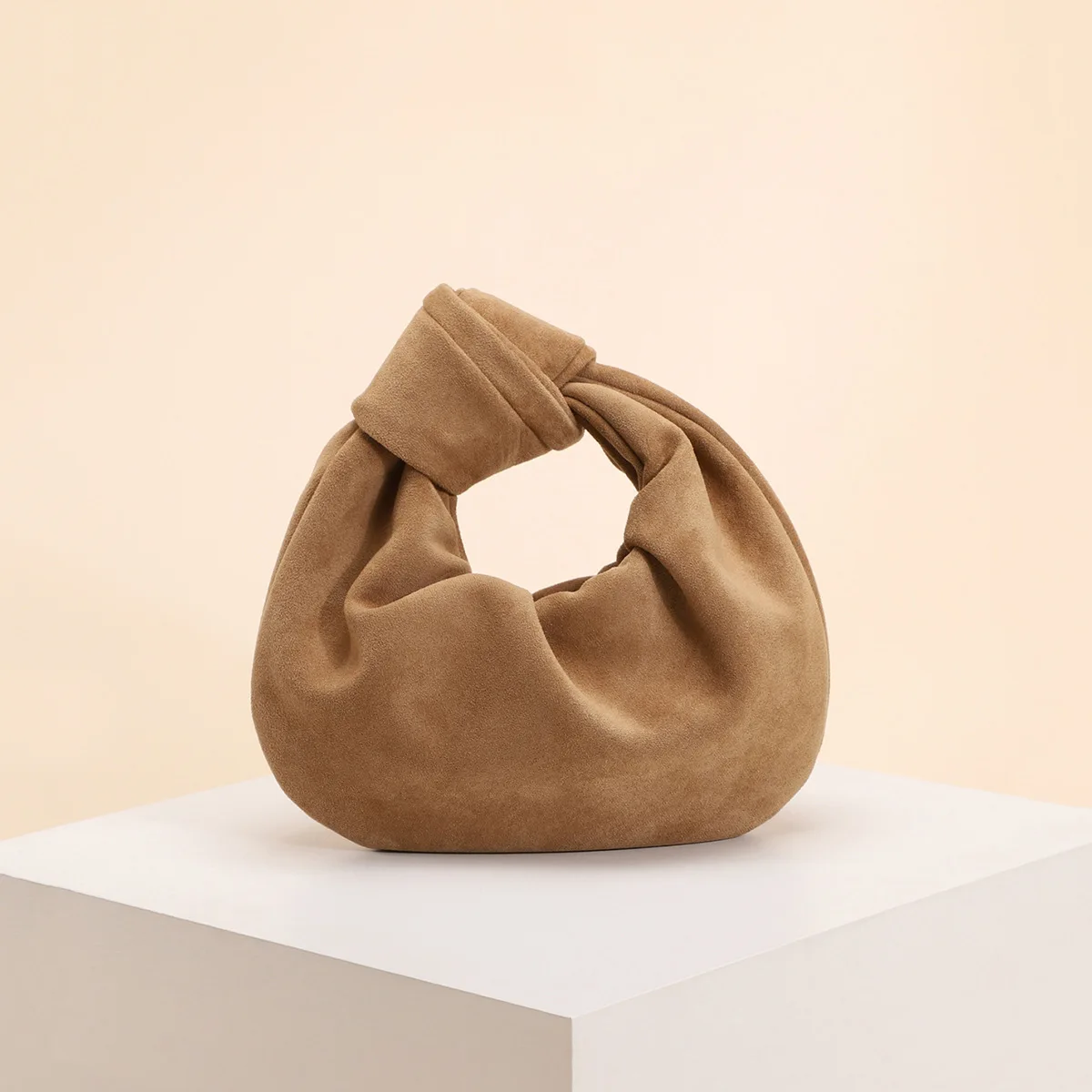 Vintage Faux Suede Women Handbags Designer Knotted Handle Ruched Hand Bags Small Hobos Tote Bag 2025 Autumn and Winter
Vintage Faux Suede Women Handbags Designer Knotted Handle Ruched Hand Bags Small Hobos Tote Bag 2025 Autumn and Winter