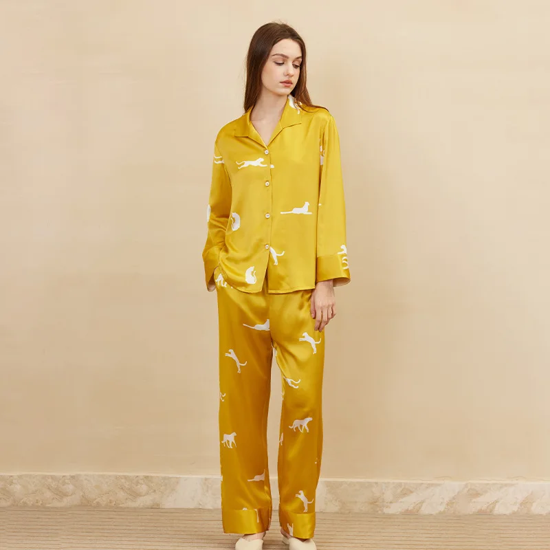 Leopard Print Long Sleeve Trousers Two-piece Set Mulberry Silk Pajamas Set Button Up Lapel Top & Pants Pj Set Women's Sleepwear
Leopard Print Long Sleeve Trousers Two-piece Set Mulberry Silk Pajamas Set Button Up Lapel Top & Pants Pj Set Women's Sleepwear