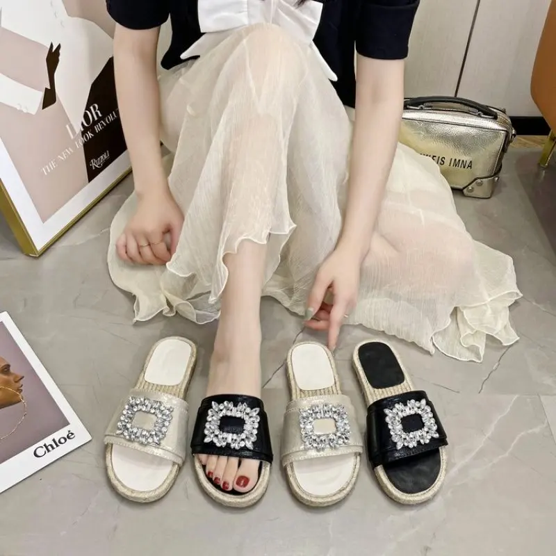 Summer New Net Red Sandals Women Square Head Slippers Fashion Thick Heel Women's Shoes Women flattie Shoes Size 35 - 40 Fashion
Summer New Net Red Sandals Women Square Head Slippers Fashion Thick Heel Women's Shoes Women flattie Shoes Size 35 - 40 Fashion