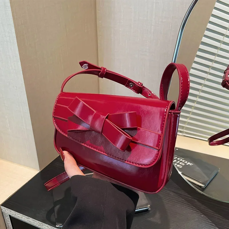 Brand Designer Mini Saddle Crossbody Bag For Ladies Summer Coin Purse Handbag Girls Cute Bow Red Black Satchel Flap Wome Bag
Brand Designer Mini Saddle Crossbody Bag For Ladies Summer Coin Purse Handbag Girls Cute Bow Red Black Satchel Flap Wome Bag
