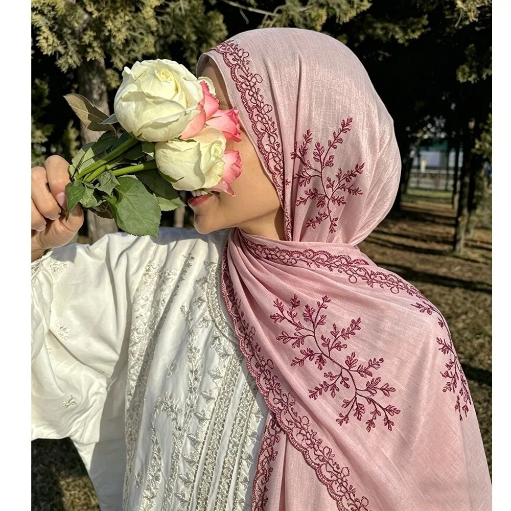 Elegant Soft Satin Sequin Floral Hijab Sparkly Sequin Breathable Embroidered Hijab Flowy Glitter Shiny Headscarf Muslim Women
Elegant Soft Satin Sequin Floral Hijab Sparkly Sequin Breathable Embroidered Hijab Flowy Glitter Shiny Headscarf Muslim Women