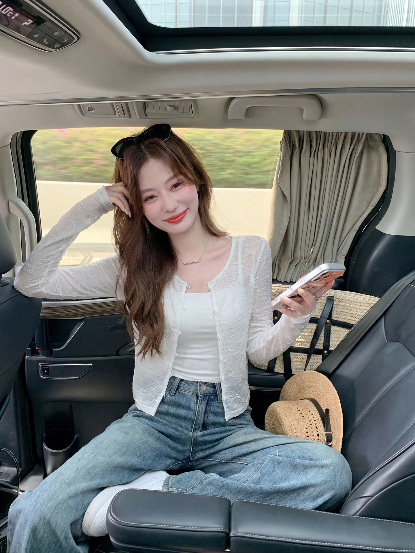 Zeng Xiao Salt Short Knitted Cardigan Women's Slim Fit Light Weight Summer Top White Korean Style Regular Sleeve Long Coat
Zeng Xiao Salt Short Knitted Cardigan Women's Slim Fit Light Weight Summer Top White Korean Style Regular Sleeve Long Coat