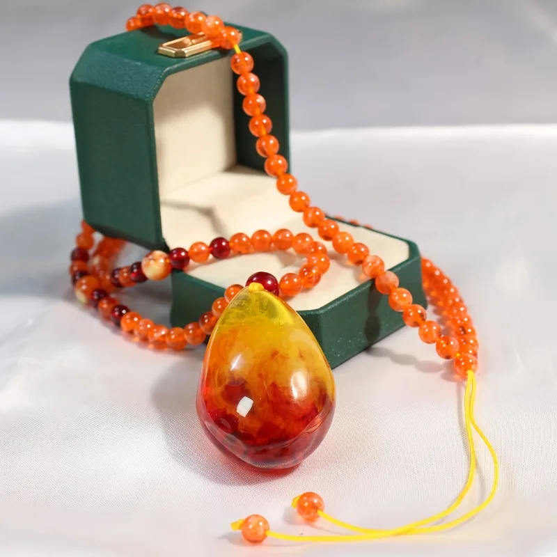 Ручная работа: богемное ожерелье с подвеской из смолы
Ручная работа: богемное ожерелье с подвеской из смолы