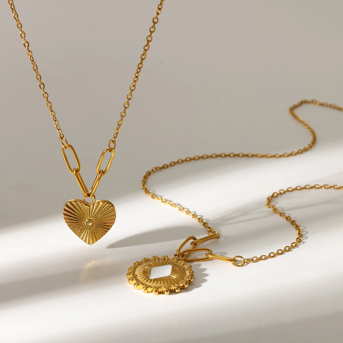 Women's Chunky Heart Shape Zirconia Pendant Necklace 18K Gold Plated Stainless Steel Chain Charm Jewelry for Festival Party Gift
Women's Chunky Heart Shape Zirconia Pendant Necklace 18K Gold Plated Stainless Steel Chain Charm Jewelry for Festival Party Gift