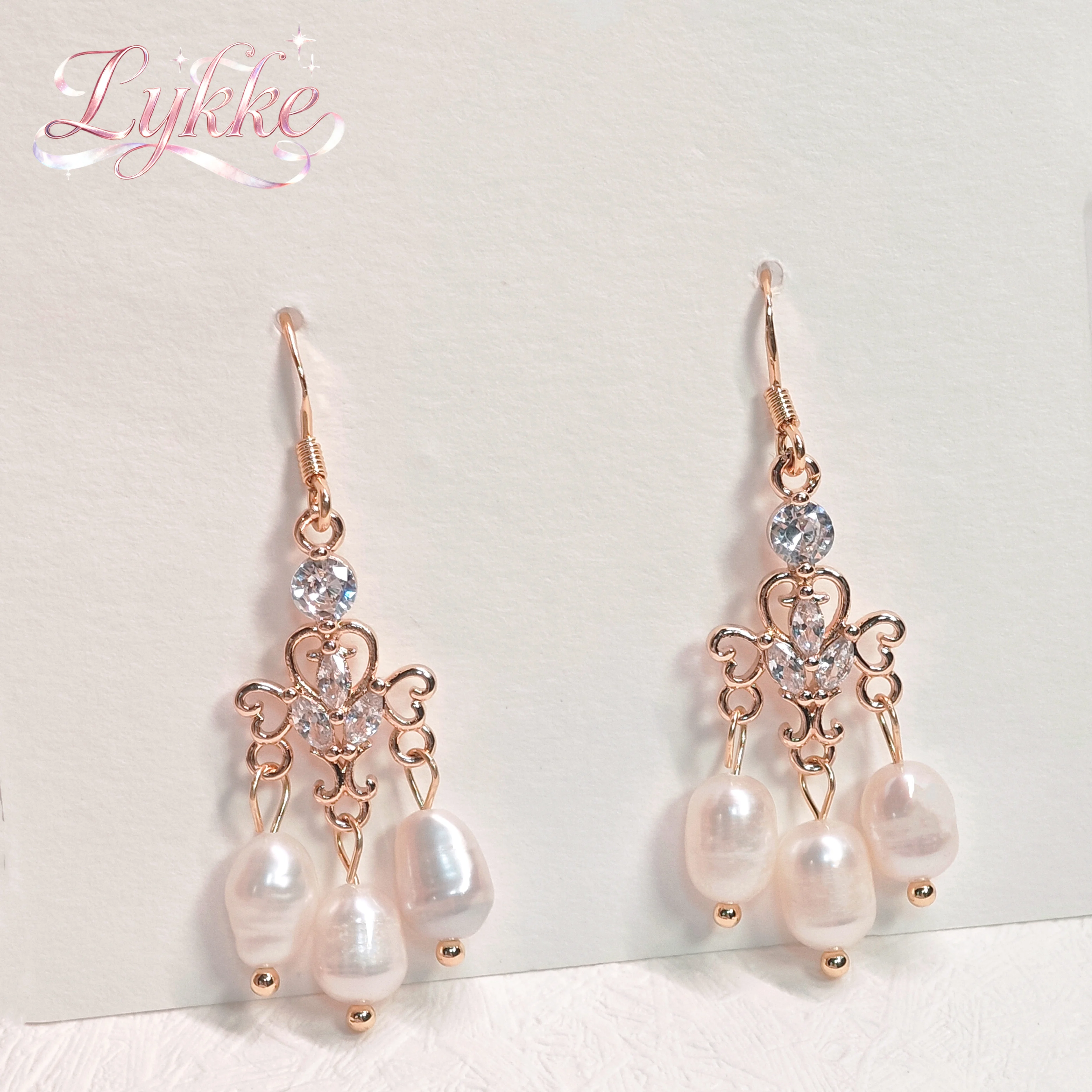 Unique Palace French Style Natural Pearl Pendant Women's 18K Gold Plated Earrings Fashion Jewelry Gifts Party Wedding Daily Wear
Unique Palace French Style Natural Pearl Pendant Women's 18K Gold Plated Earrings Fashion Jewelry Gifts Party Wedding Daily Wear