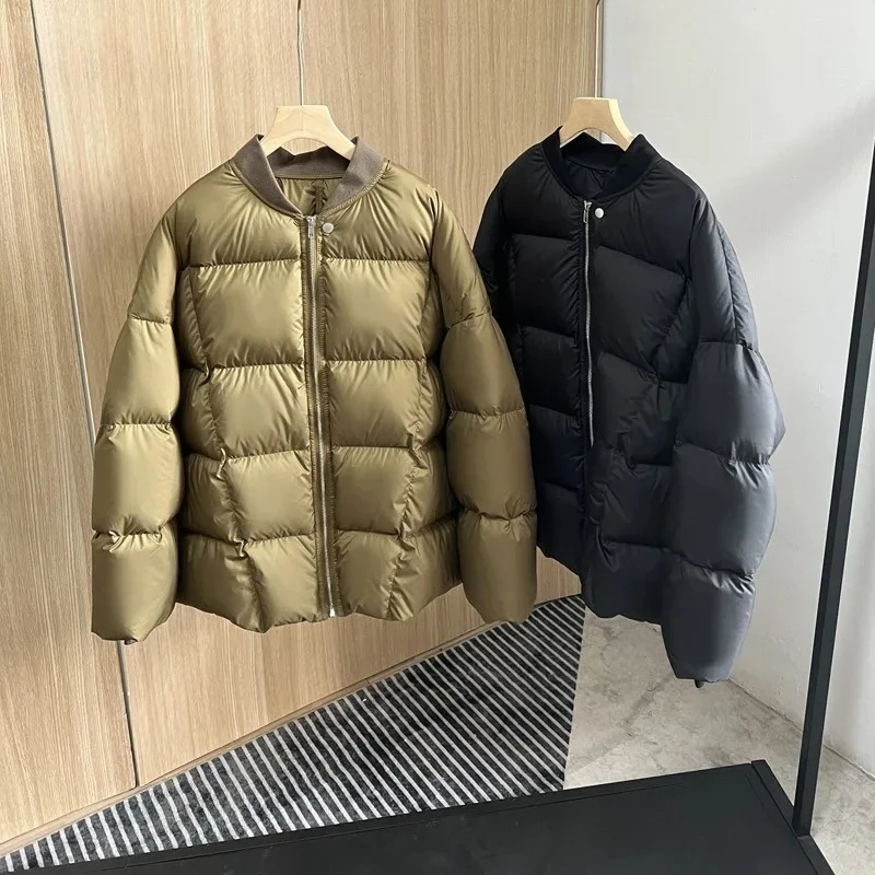 2026 New Women White Duck Down Jacket Baseball Collar Thick Autumn Winter Warm Outwear Luxurious Casual Over Size Coat
2026 New Women White Duck Down Jacket Baseball Collar Thick Autumn Winter Warm Outwear Luxurious Casual Over Size Coat
