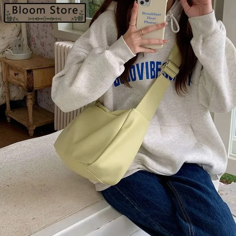 Bloom Solid Color Soft Tote Women Leather Large Capacity Shoulder Ladies Everyday Casual Commute Crossbody Bag
Bloom Solid Color Soft Tote Women Leather Large Capacity Shoulder Ladies Everyday Casual Commute Crossbody Bag