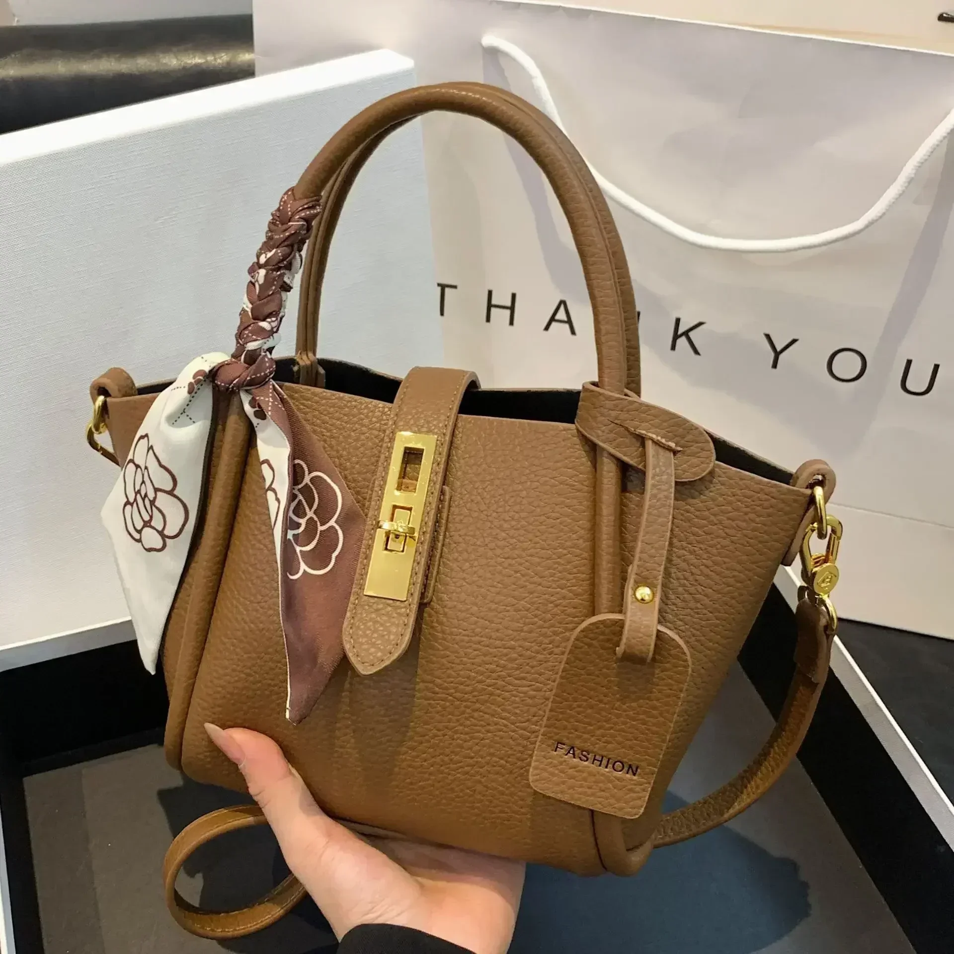Summer New Trendy Ladies Fancy Crossbody Bag, Portable Bucket Bag, Women Handbags
Summer New Trendy Ladies Fancy Crossbody Bag, Portable Bucket Bag, Women Handbags