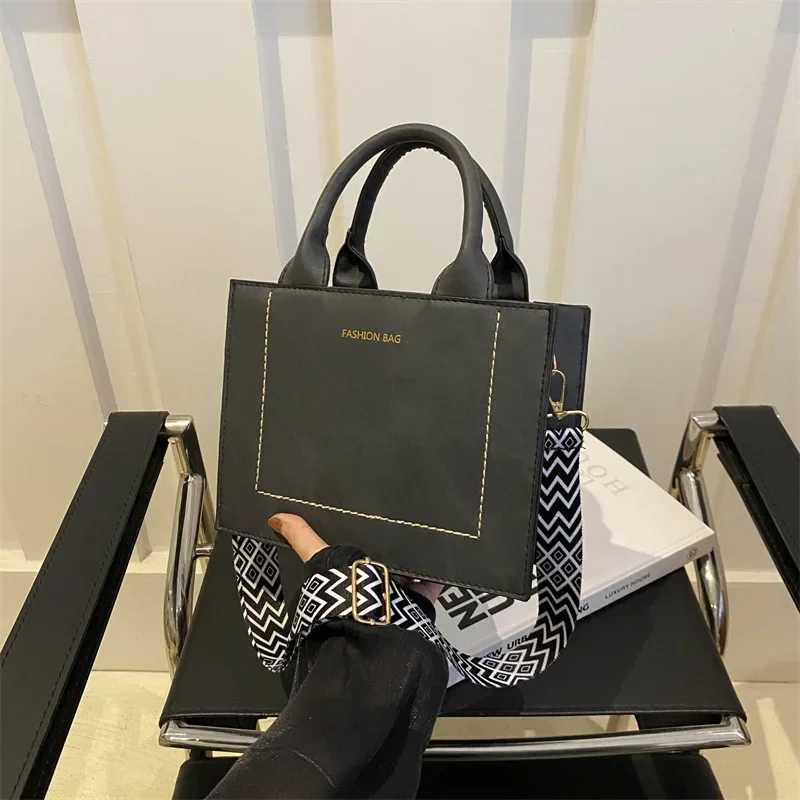 Niche design large-capacity tote bag versatile single shoulder portable tote bag
Niche design large-capacity tote bag versatile single shoulder portable tote bag
