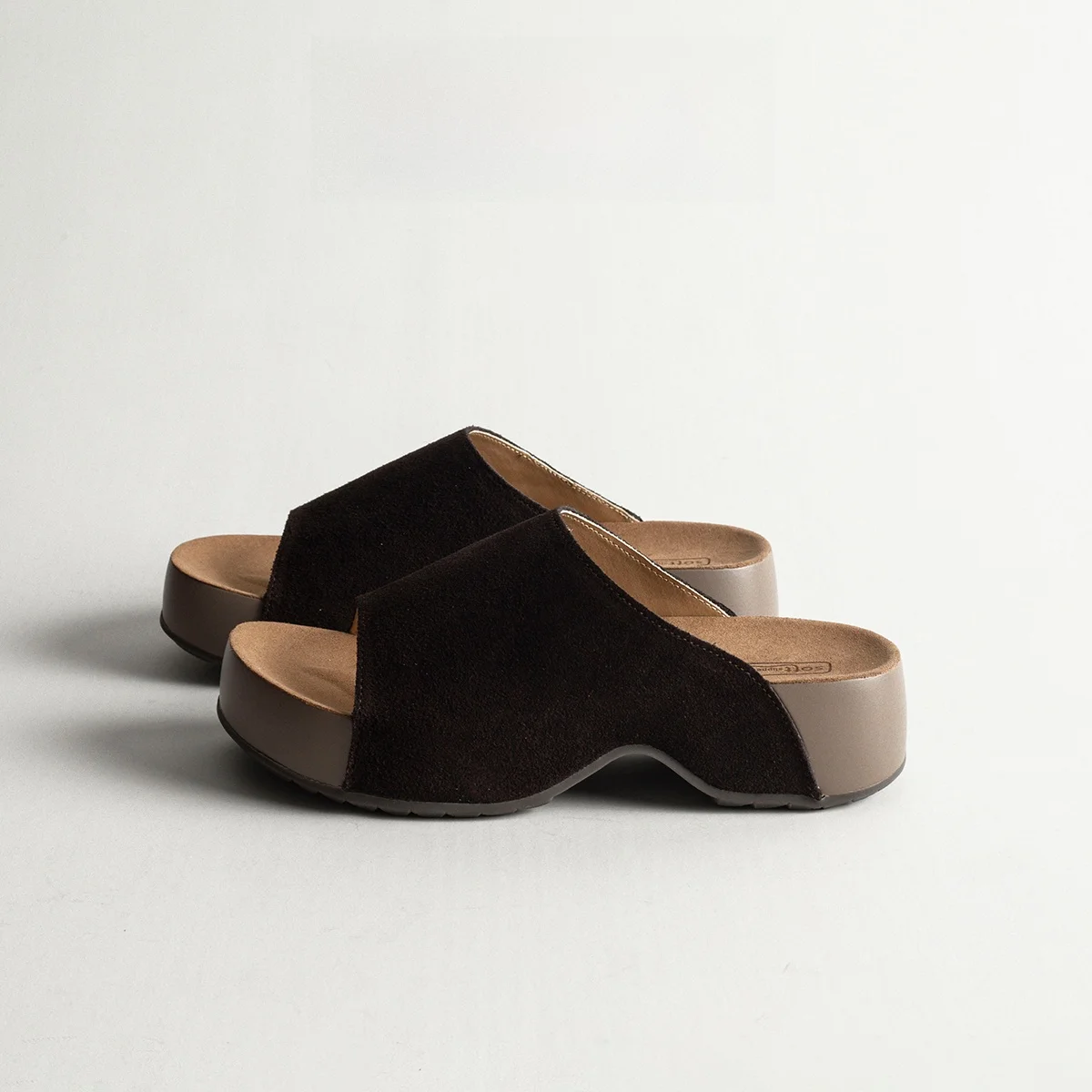 Genuine Leather Thick Heel Buckle Sandals Women's Summer Outdoor Wear Heightening Slip-On Flip Flops
Genuine Leather Thick Heel Buckle Sandals Women's Summer Outdoor Wear Heightening Slip-On Flip Flops