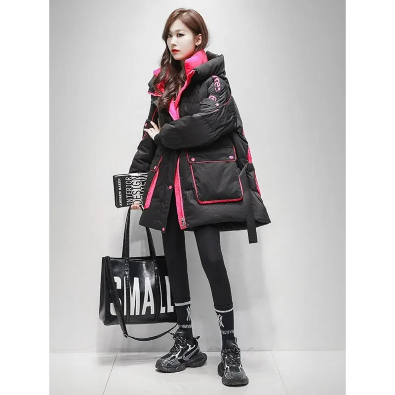 New Winter Outwear Creative Design Trendy Brand Down Jacket Women Color-blocked Hooded Down Jacket Mid-length Thick Coats
New Winter Outwear Creative Design Trendy Brand Down Jacket Women Color-blocked Hooded Down Jacket Mid-length Thick Coats