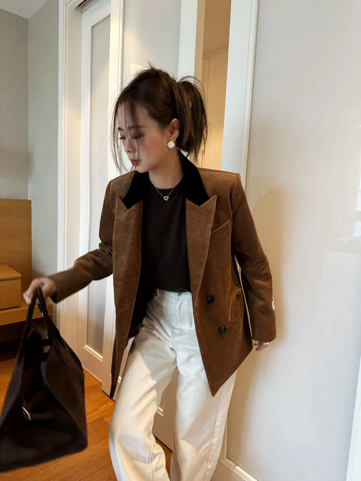 Women's Clothing High Quality Corduroy Blazer Lady Chic Casual Coat Outerwear 2 Color Autumn Winter New117
Women's Clothing High Quality Corduroy Blazer Lady Chic Casual Coat Outerwear 2 Color Autumn Winter New117