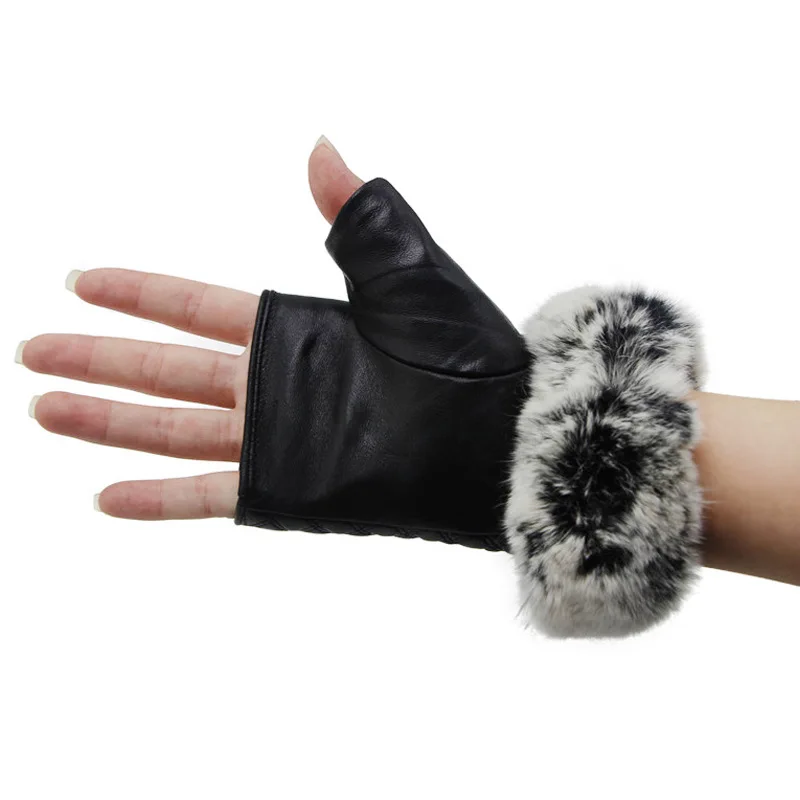 Fashionable Women's Autumn and Winter Sheepskin Rabbit Hair Fur Gloves Warm and Trendy Fur Half Finger Gloves
Fashionable Women's Autumn and Winter Sheepskin Rabbit Hair Fur Gloves Warm and Trendy Fur Half Finger Gloves