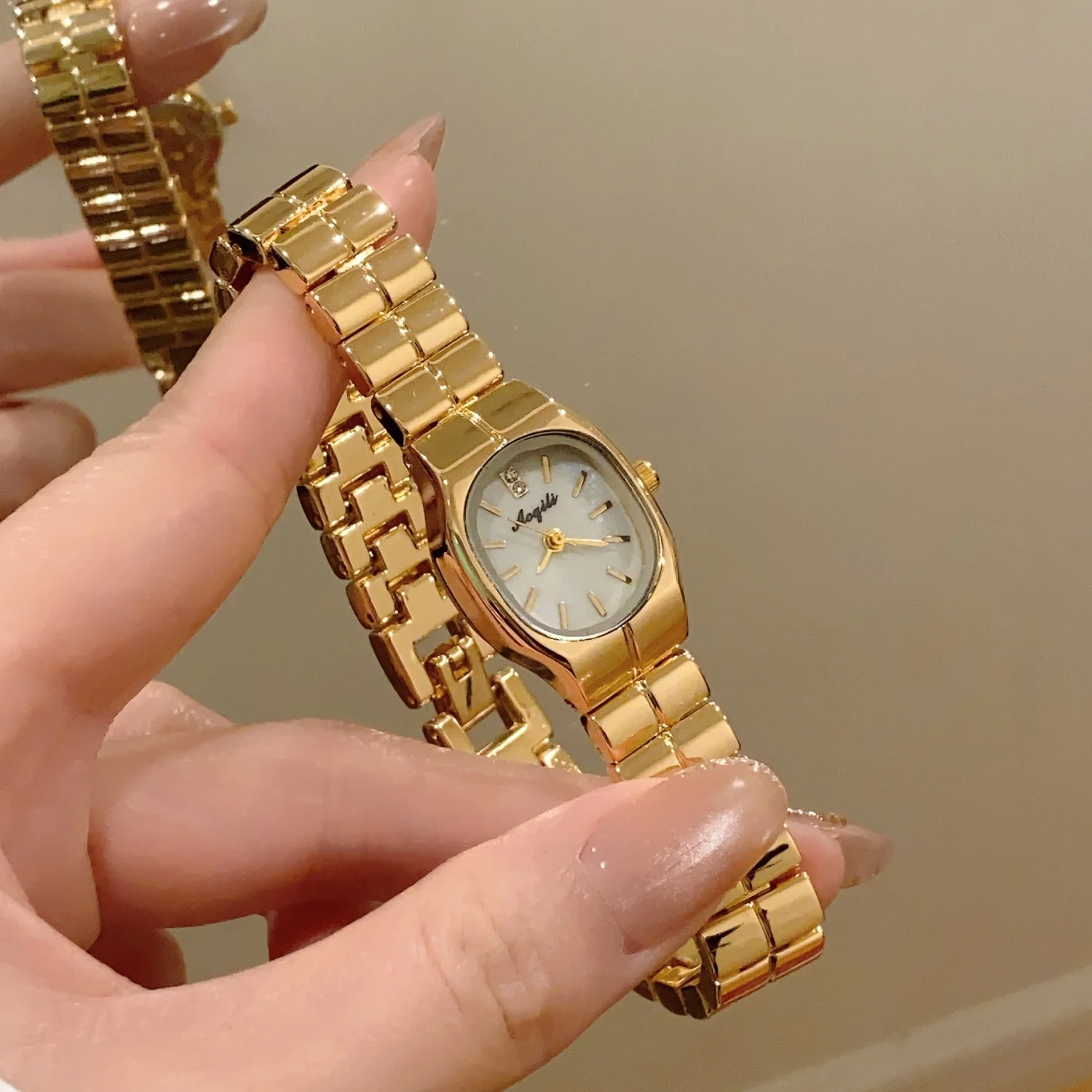 Light Luxury Gold Oval Women Quartz Watch Ladies Business Wristwatches Fashion Female Clock Bracelet Watches Relogio Feminino
Light Luxury Gold Oval Women Quartz Watch Ladies Business Wristwatches Fashion Female Clock Bracelet Watches Relogio Feminino