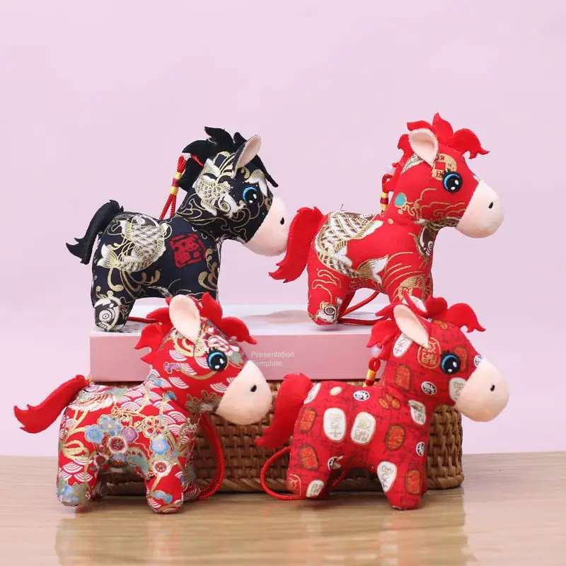 1Pcs 15/20cm National Style Flower Cloth Horse Doll Toy New Year Mascot Horse Plush Keycahin Bag Decoration Festival Gifts
1Pcs 15/20cm National Style Flower Cloth Horse Doll Toy New Year Mascot Horse Plush Keycahin Bag Decoration Festival Gifts