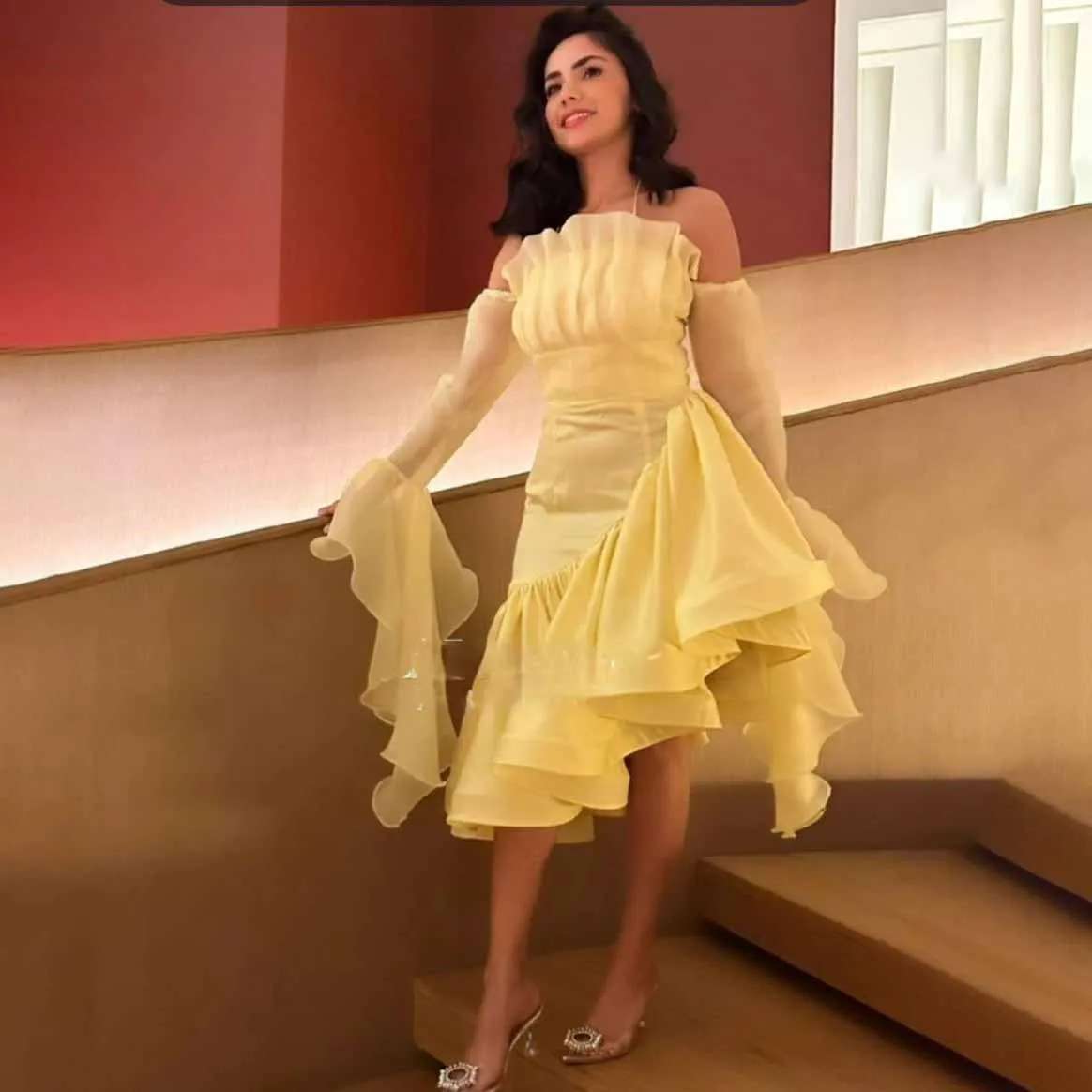 OEING Strapless Luxury Formal Evening Dresses Ruffled Long Sleeves فساتين سهرة Knee Length Elegant Prom Growns Party Women
OEING Strapless Luxury Formal Evening Dresses Ruffled Long Sleeves فساتين سهرة Knee Length Elegant Prom Growns Party Women