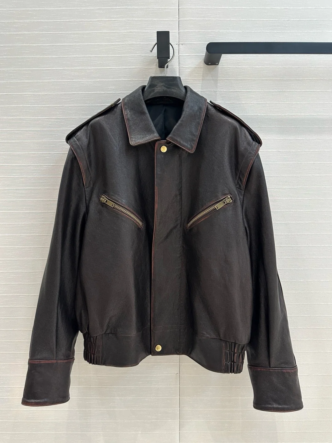 2026 Autumn New Genuine Leather Jacket Top 100% Sheepskin Material Jacket, High Quality Loose fit Unisex Dressing
2026 Autumn New Genuine Leather Jacket Top 100% Sheepskin Material Jacket, High Quality Loose fit Unisex Dressing