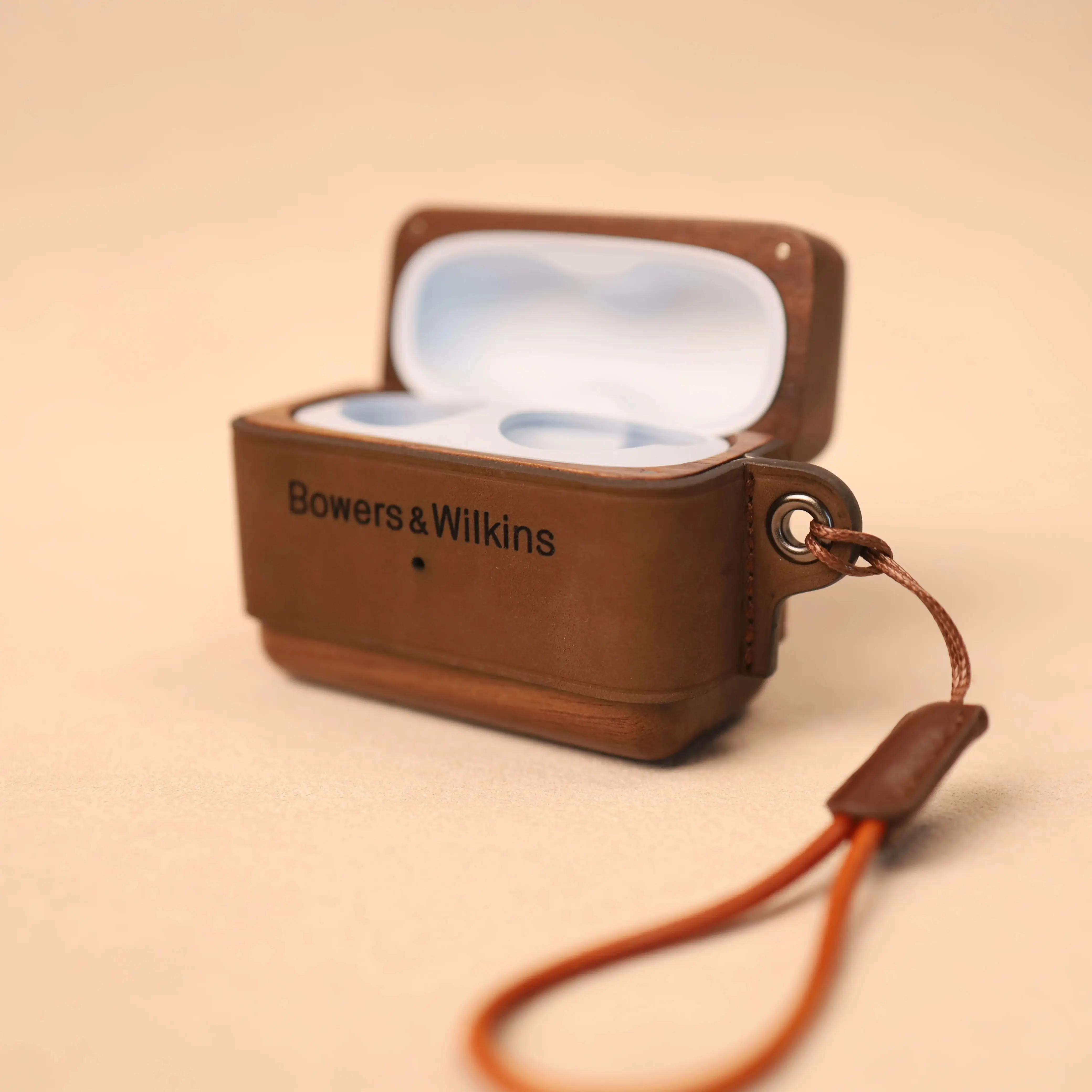 Handmade Wooden Leather Case for Bowers & Wilkins PI8 / PI6 Earphones – Retro Walnut Protective Cover for B&W
Handmade Wooden Leather Case for Bowers & Wilkins PI8 / PI6 Earphones – Retro Walnut Protective Cover for B&W