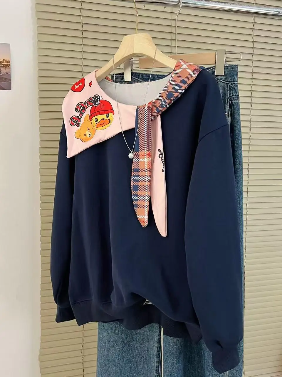 Fashionable Patchwork Navy Collar Sweatshirt Trendy Oversized Korean Style Loose Fit Long Sleeve Mid-Length Top for Women
Fashionable Patchwork Navy Collar Sweatshirt Trendy Oversized Korean Style Loose Fit Long Sleeve Mid-Length Top for Women