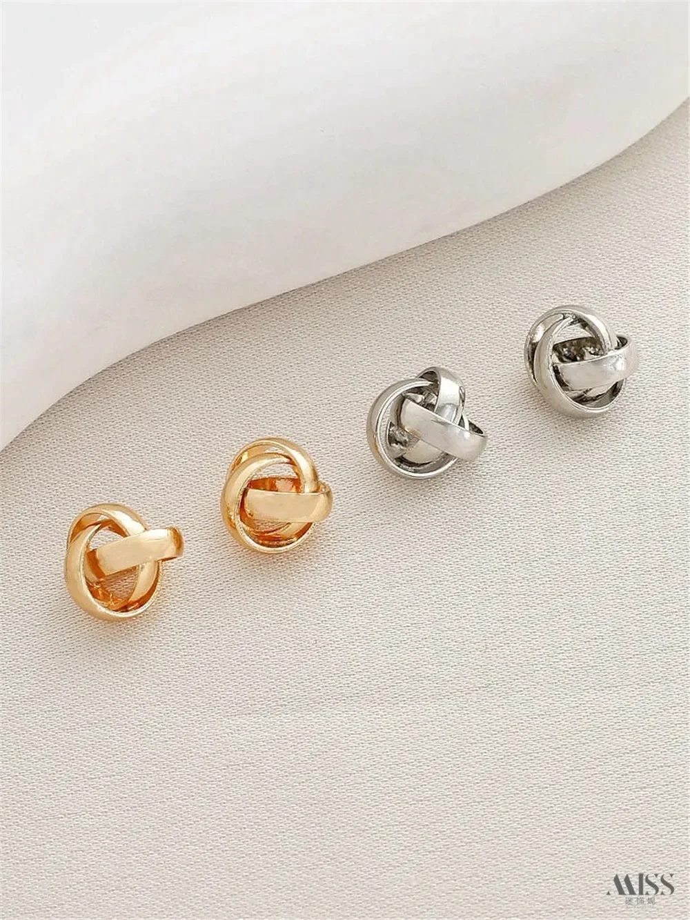 14-каратное золото, корейский шар, шерстяной шар, обмотка, завязанный шар, бусина, браслет «сделай сам», ожерелье, ювелирные изделия из бисера, аксессуары
14-каратное золото, корейский шар, шерстяной шар, обмотка, завязанный шар, бусина, браслет «сделай сам», ожерелье, ювелирные изделия из бисера, аксессуары