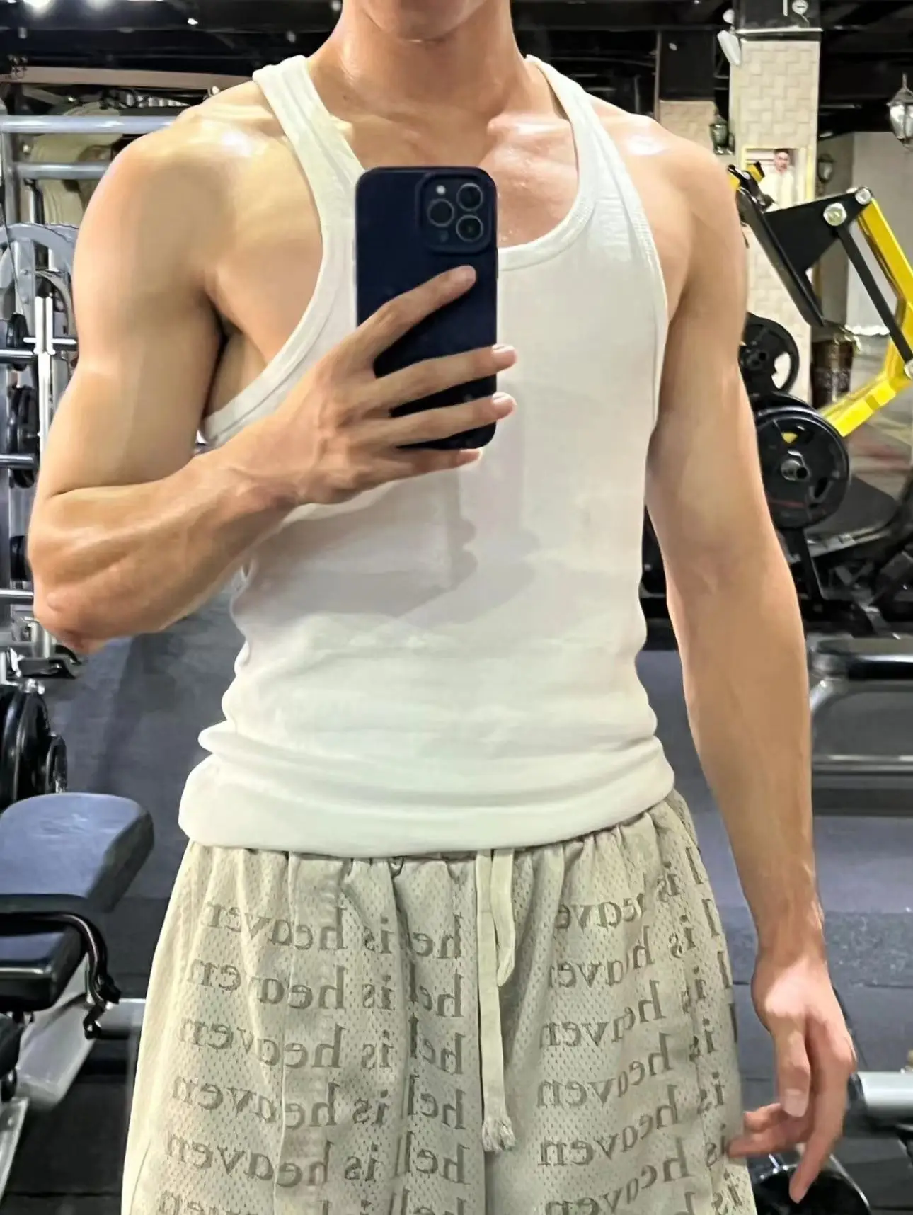 Мужские модные спортивные шорты-бриджи из сетчатого полиэфирного волокна с принтом в американском стиле для баскетбола и летнего фитнеса
Мужские модные спортивные шорты-бриджи из сетчатого полиэфирного волокна с принтом в американском стиле для баскетбола и летнего фитнеса