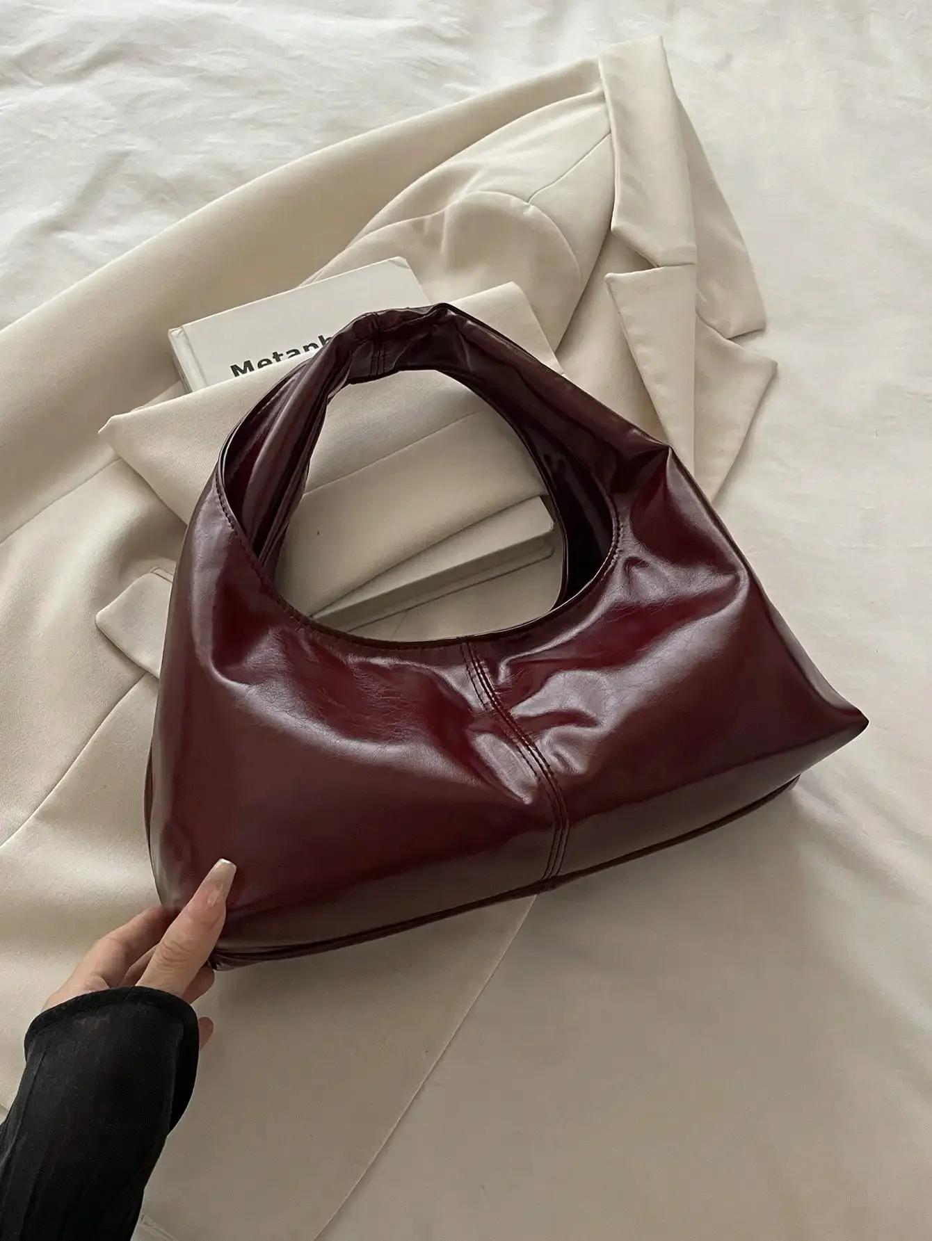 1pc Quilted Snap Closure PU Solid Color Vintage Soft Leather Dumpling Shoulder Bag
1pc Quilted Snap Closure PU Solid Color Vintage Soft Leather Dumpling Shoulder Bag